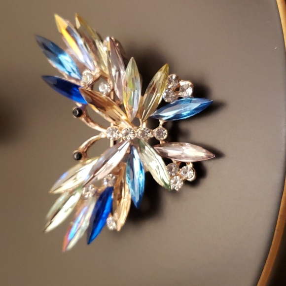 Rhinestone Butterfly Brooch pin - Picture 3 of 6
